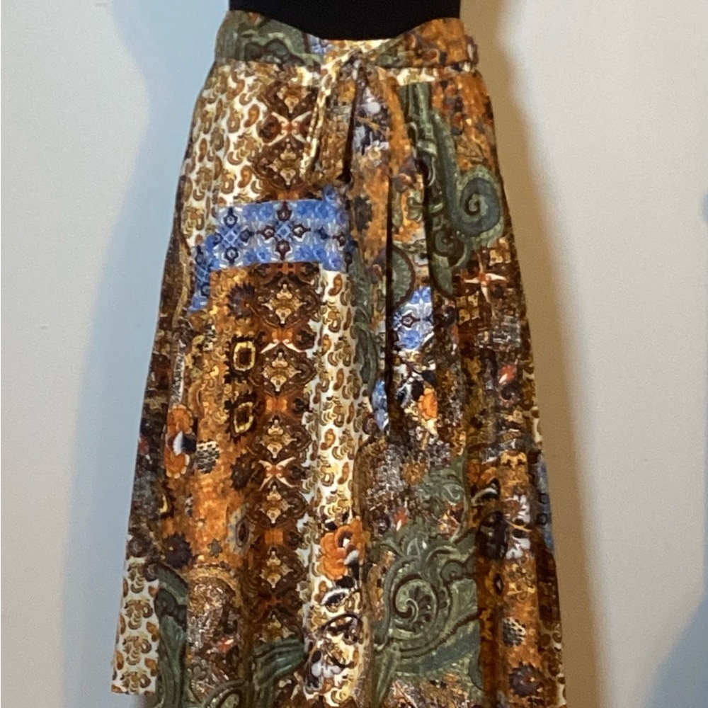 MIX NOUVEAU WOMENS SKIRT NEW YORK  FULL FLAIR TWIRL SKIRT TAG IS SM RUNS BIG